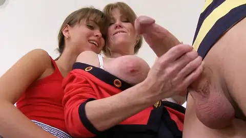 Youthful guy gets a hj from a COUGAR before the FFM